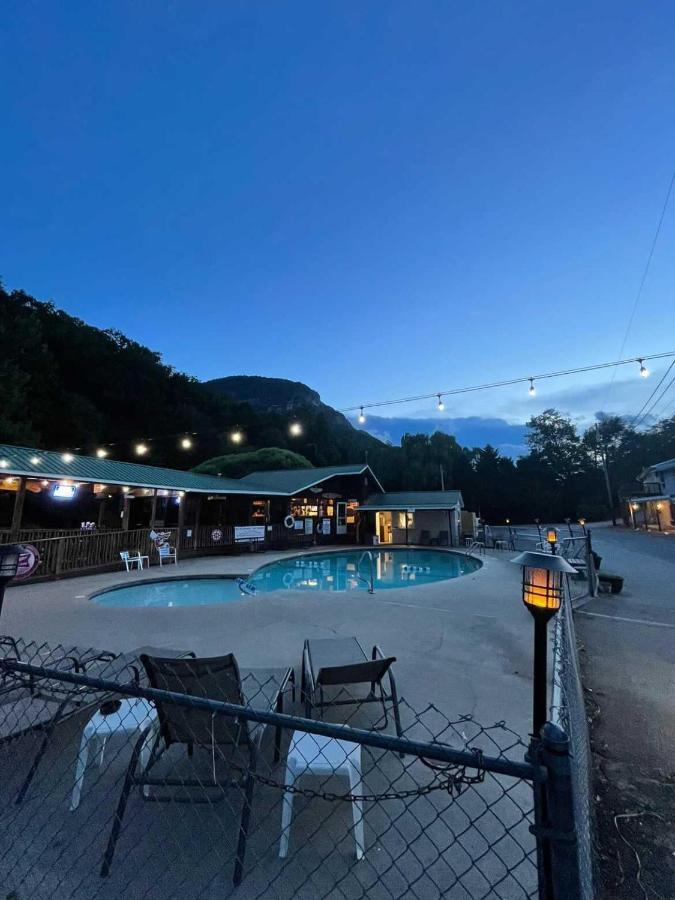 Geneva Hotel & Tiki Bar Чимни-Рок Экстерьер фото