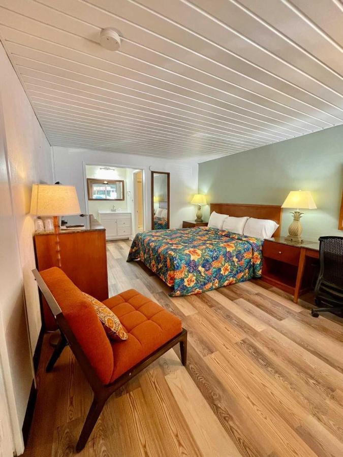 Geneva Hotel & Tiki Bar Чимни-Рок Экстерьер фото